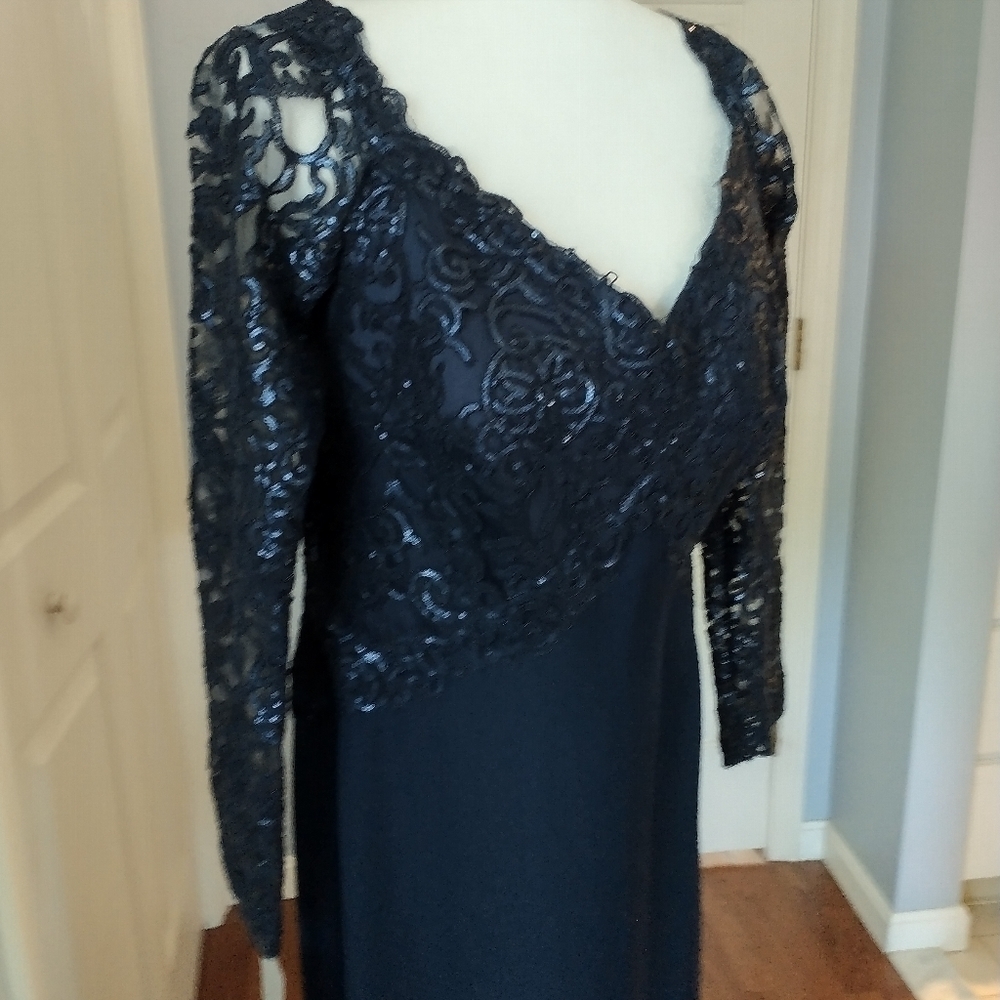 Tadashi Shoji  "Allyson" Navy  Embroidery Bodice Evening Gown 14 New With Tags - Picture 10 of 15